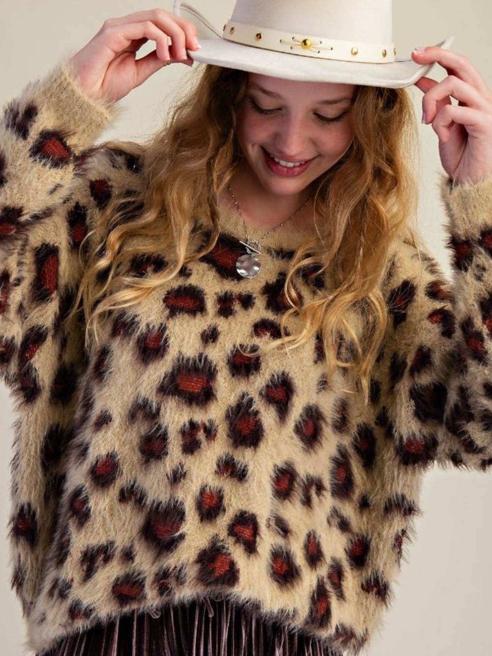 449 1-H EASEL ANIMAL PATTERN SWEATER
-FLUFFY, TEXTURED FABRIC
